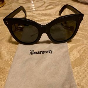 illesteva black holly sunglasses.